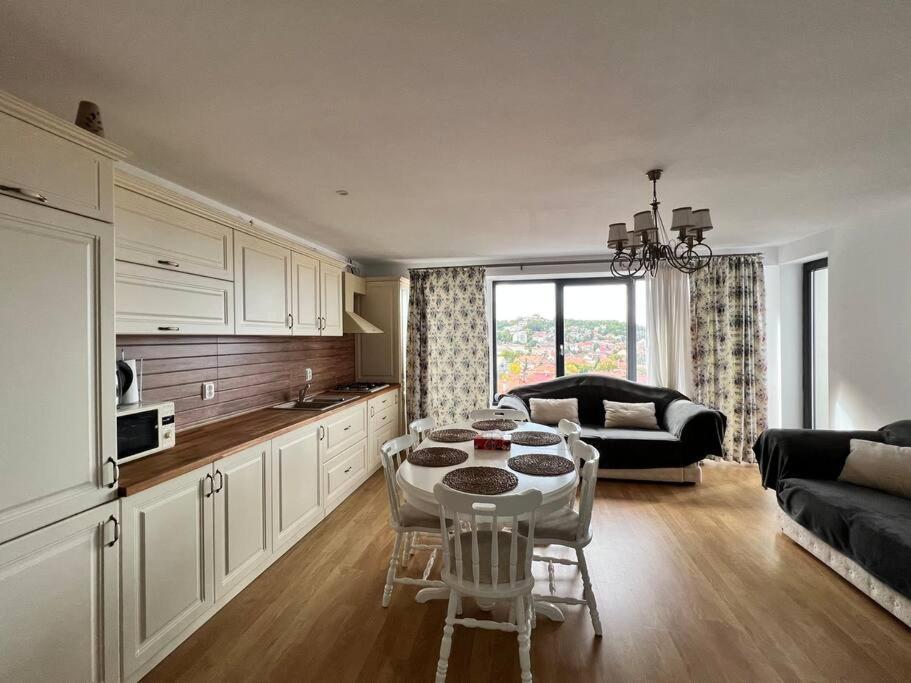 Central Apartment With Panoramic View Braşov Extérieur photo