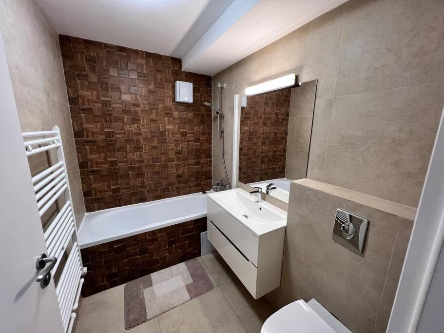 Central Apartment With Panoramic View Braşov Extérieur photo